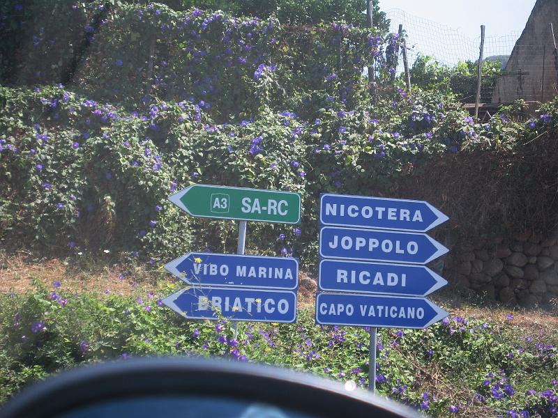 Italy69.jpg - WHICH WAY, EXACTLY?
